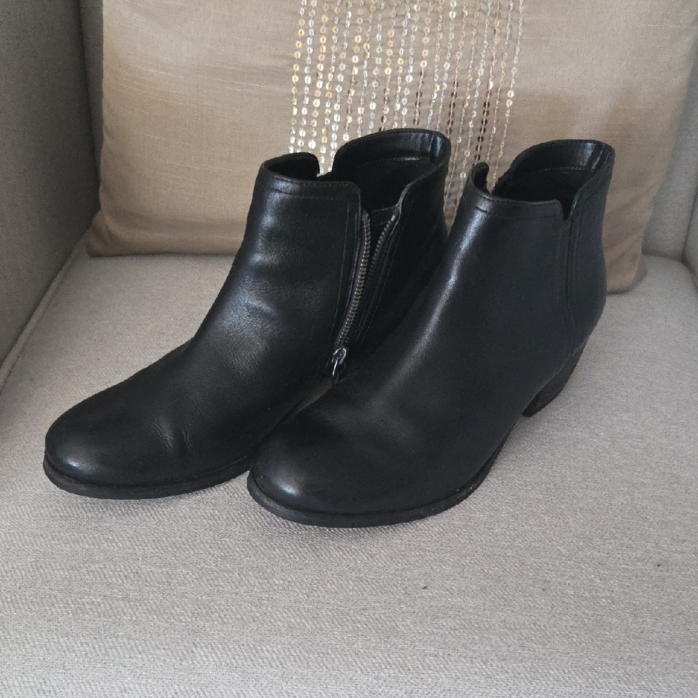 Clarks Black Leather Ankle Booties - 8.5